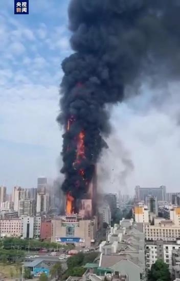 Cháy tòa nhà cao hơn 200m ở Trung Quốc: Chưa có thống kê thương vong